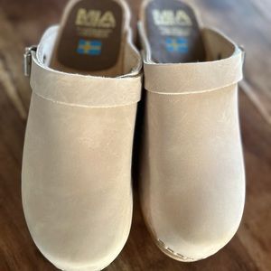 MIA Alma Clog light beige suede 39.